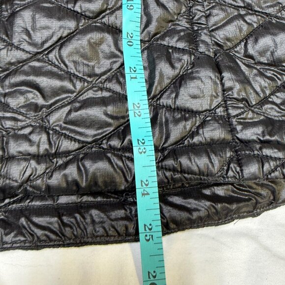 The North Face Women’s ThermoBall Vest Black Medium EUC - Picture 9 of 9